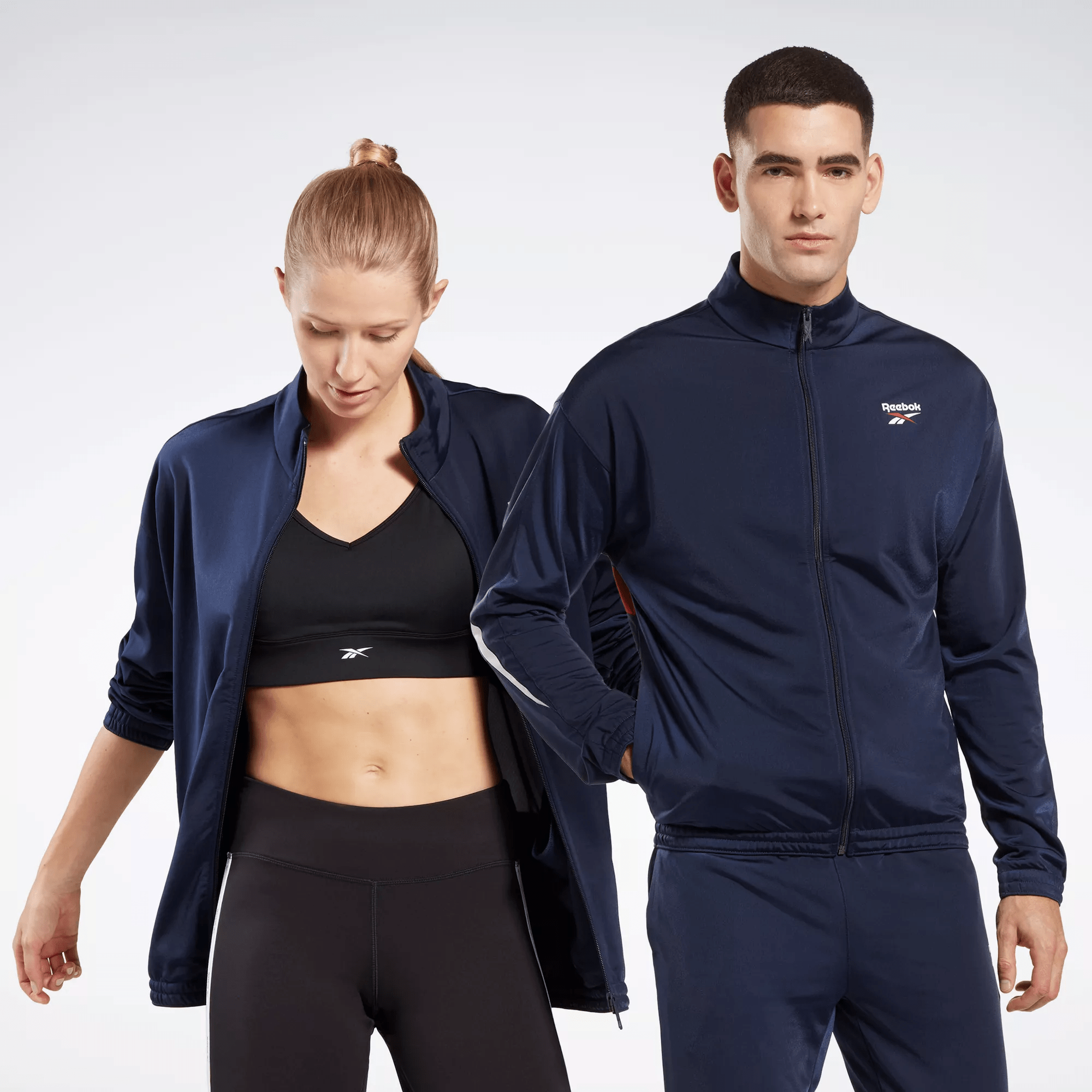 100063706_SUPS_Unisex_Model_eC