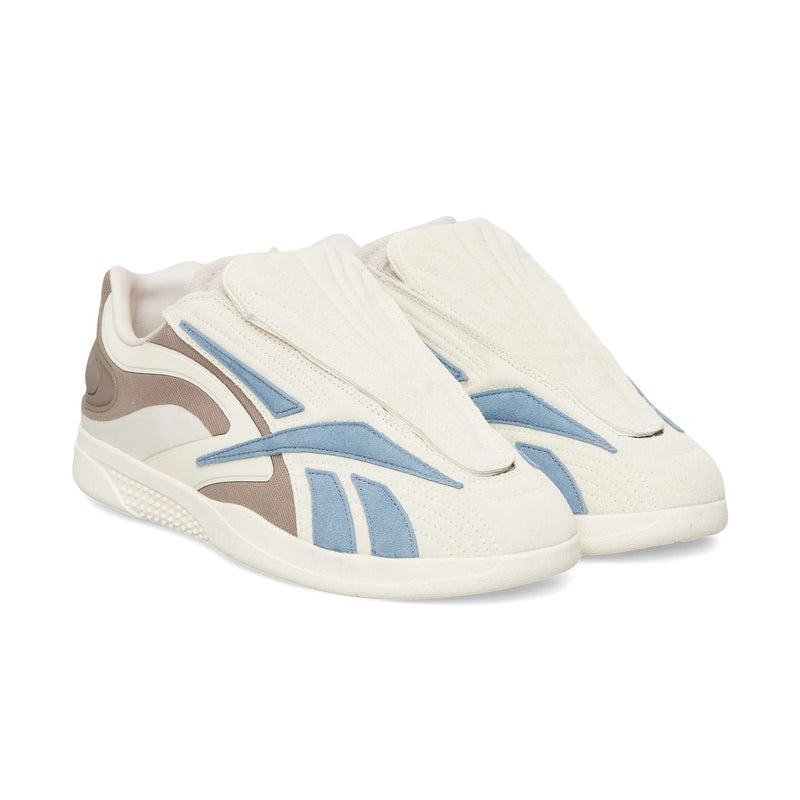 Off-white and tan Reebok Hammer Pro LTD sneakers with blue accent overlays, a thick, textured tongue, and a durable rubber sole.