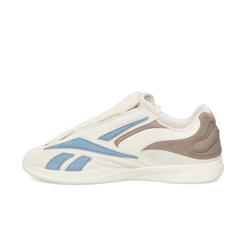 Off-white Reebok Hammer Pro LTD sneakers featuring a leather upper, blue suede accents, a tan heel panel, and a durable rubber sole.